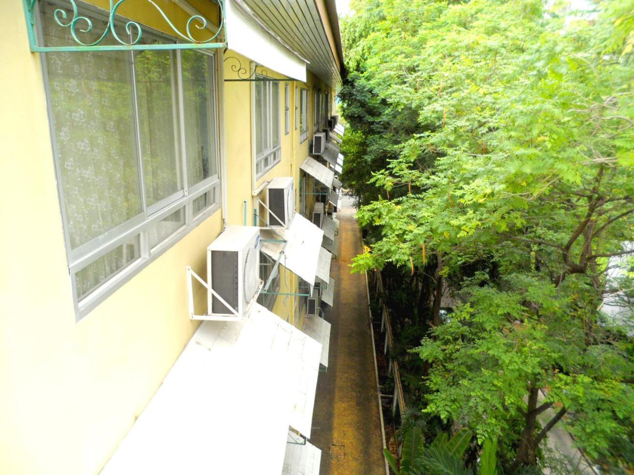 Studio Suite By Royal Ivory Nana Bangkok Exterior foto
