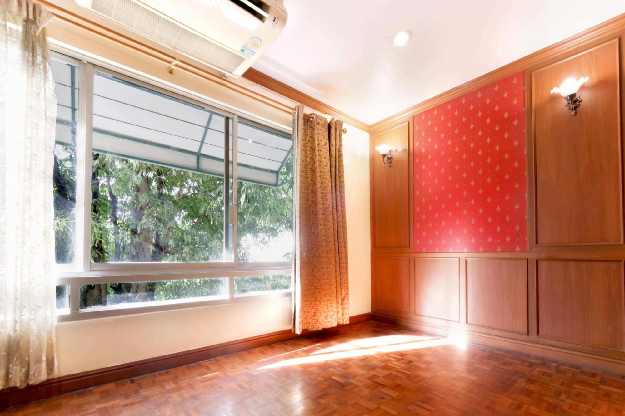 Studio Suite By Royal Ivory Nana Bangkok Exterior foto