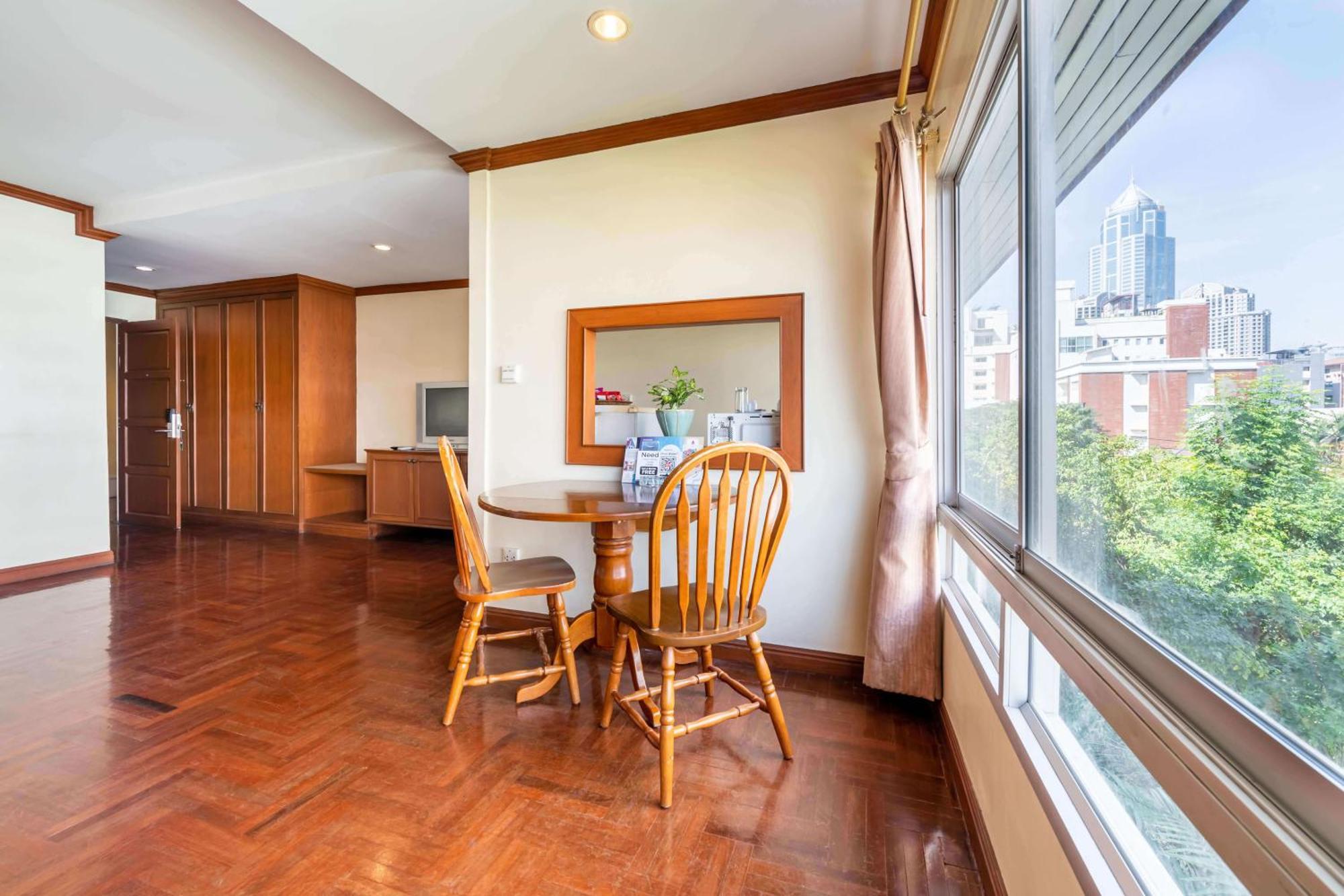 Studio Suite By Royal Ivory Nana Bangkok Exterior foto