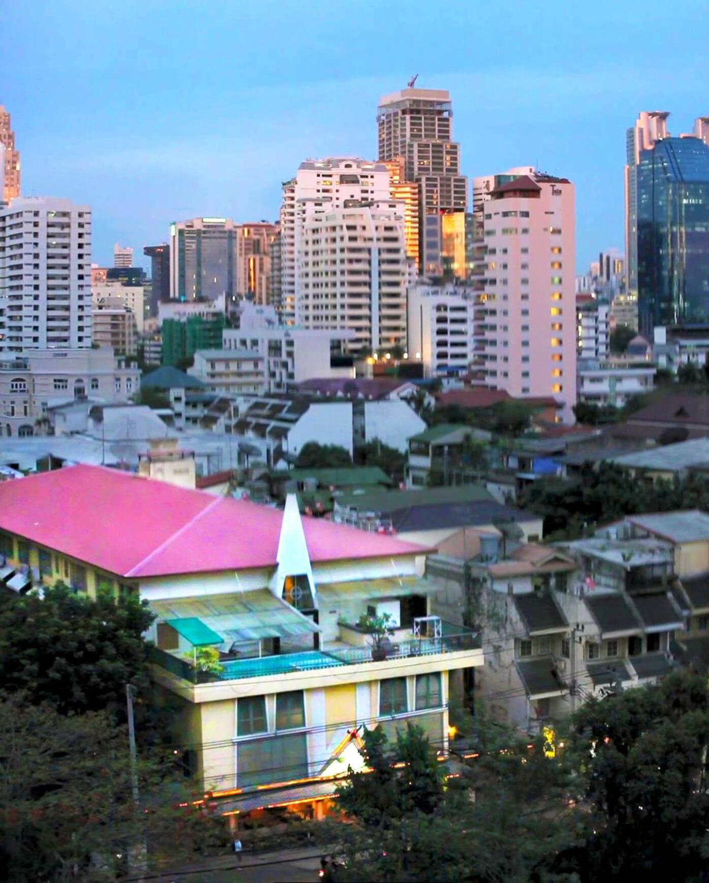 Studio Suite By Royal Ivory Nana Bangkok Exterior foto